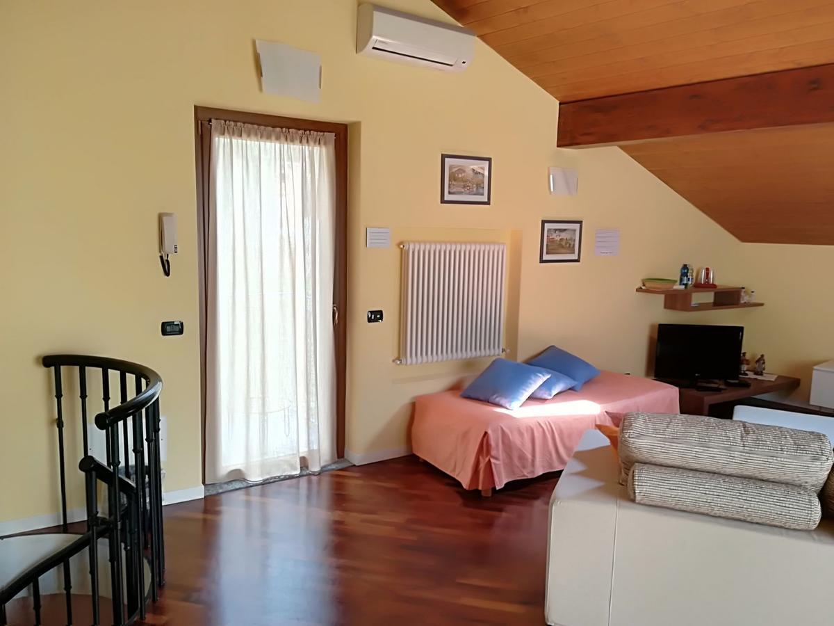 B&B-Foresteria Casa Della Musica Lake Como แมนเดลโล เดล ลาริโอ ภายนอก รูปภาพ