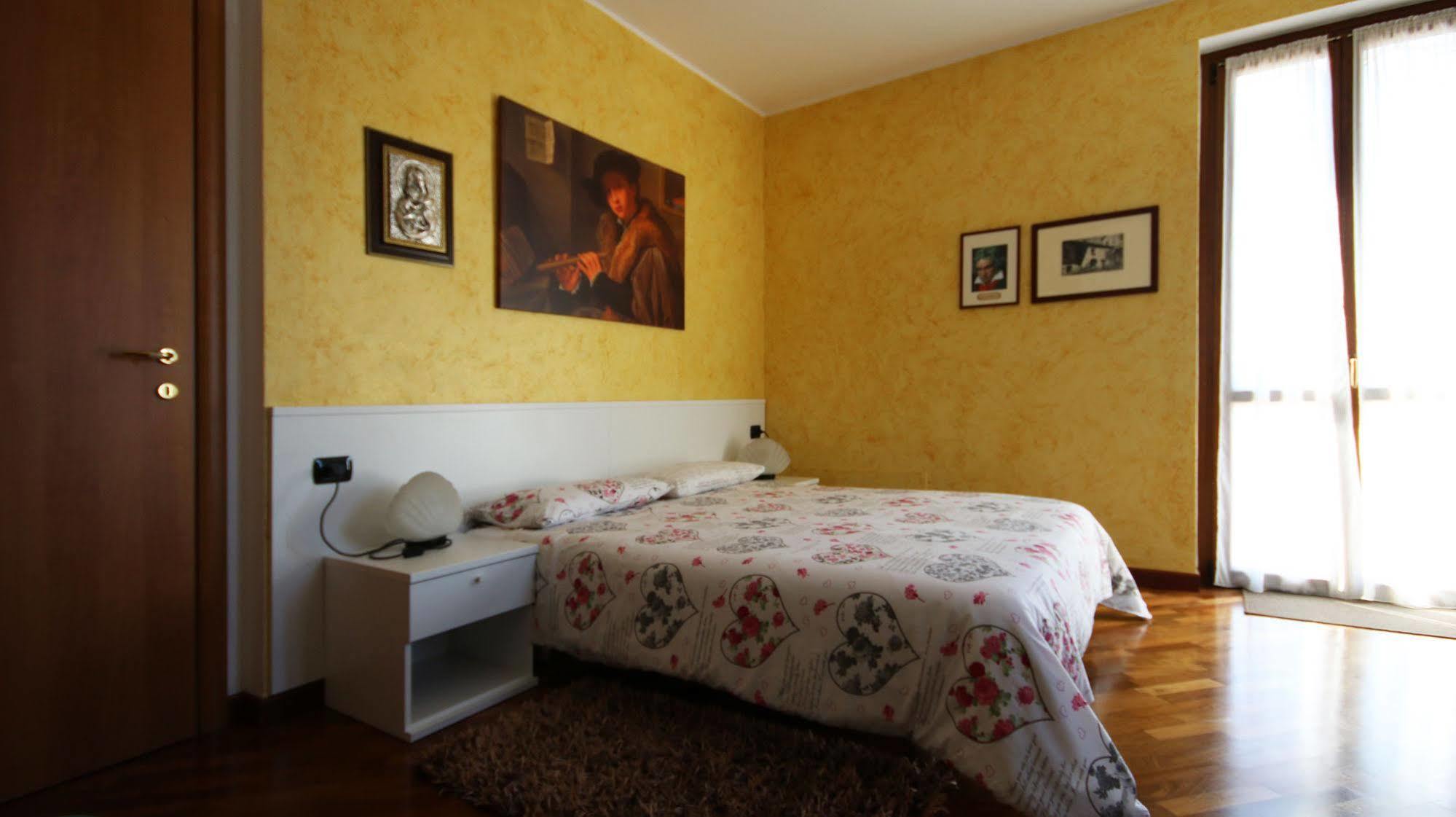 B&B-Foresteria Casa Della Musica Lake Como แมนเดลโล เดล ลาริโอ ภายนอก รูปภาพ