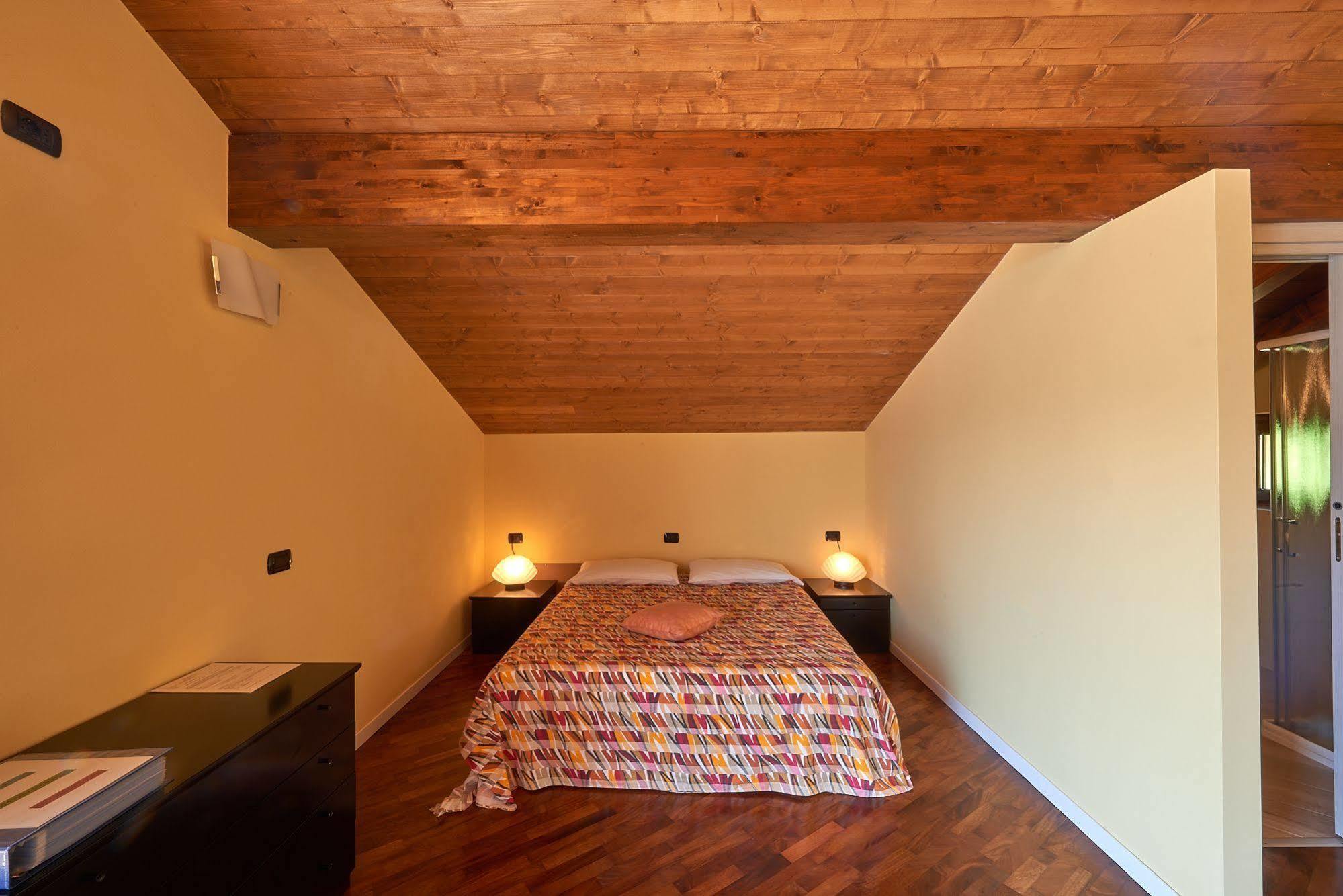 B&B-Foresteria Casa Della Musica Lake Como แมนเดลโล เดล ลาริโอ ภายนอก รูปภาพ